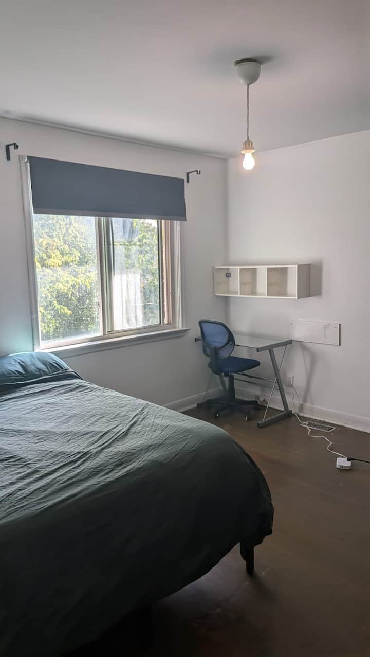 Cosy Room On Short Notice - Vaughan