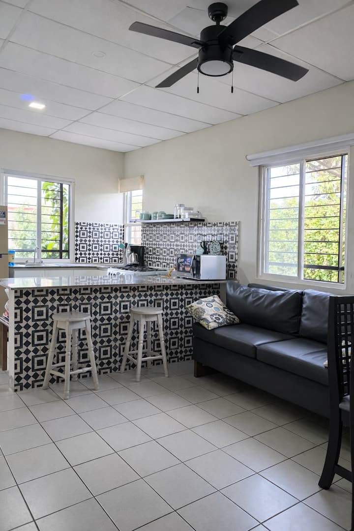 Casa Lola Privada+ Centrica+wifi Rápido+parqueo - Managua