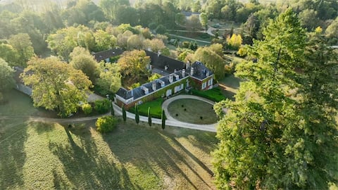 Luxury, quiet ❤ in an 18th century estate + pool