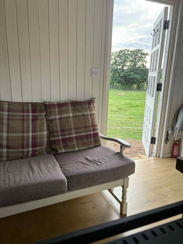 Wolfs Den - Grange-over-Sands