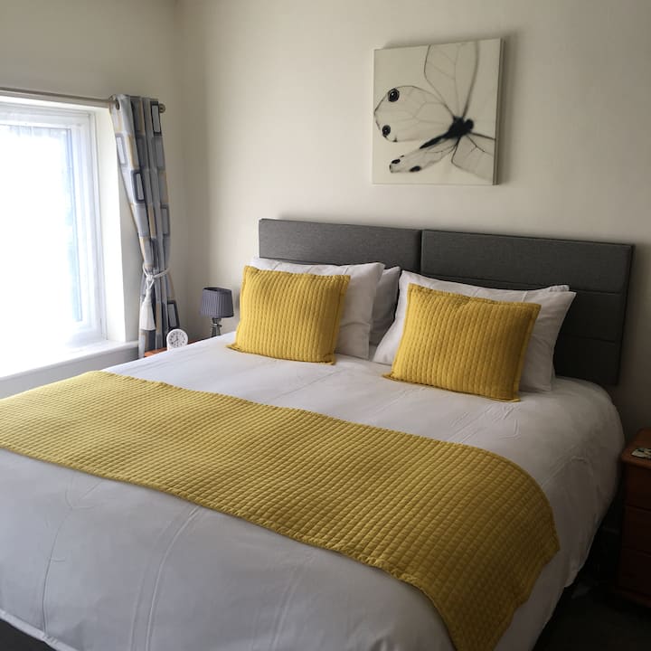 Large Super King Spoonbill Room (Optional Twin) - Wareham