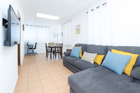 Top performing Airbnb: Office House, Fast Internet! Jacuzzi, A/C, TV. in Arecibo
