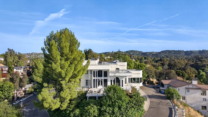 Private Hilltop Estate With Panoramic View - Calabasas, CA
