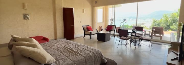 ห้องพักหลักที่มีวิวทะเล – ห้องสวีทสุดหรูที่ผสมผสานความสะดวกสบาย พื้นที่ และวิวที่น่าตื่นตาตื่นใจ ออกแบบมาเพื่อการเข้าพักระยะยาวที่เต็มไปด้วยความสุข