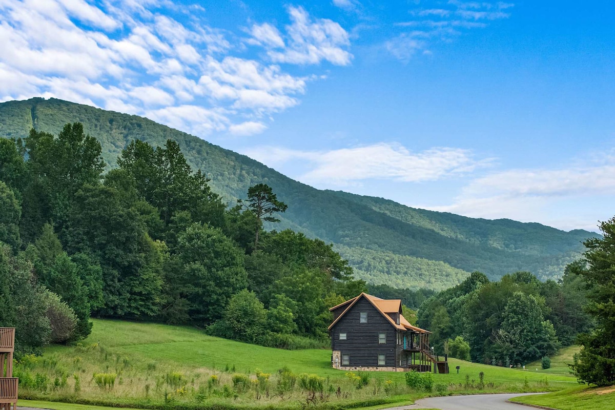 Luxury Cabin, Sleeps 12・Pool, Hot Tub + Family Fun