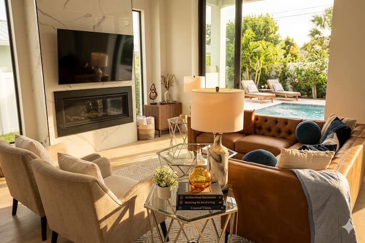 5-Star Naples 4BR: Vanderbilt Beach & Heated Pool photo 2