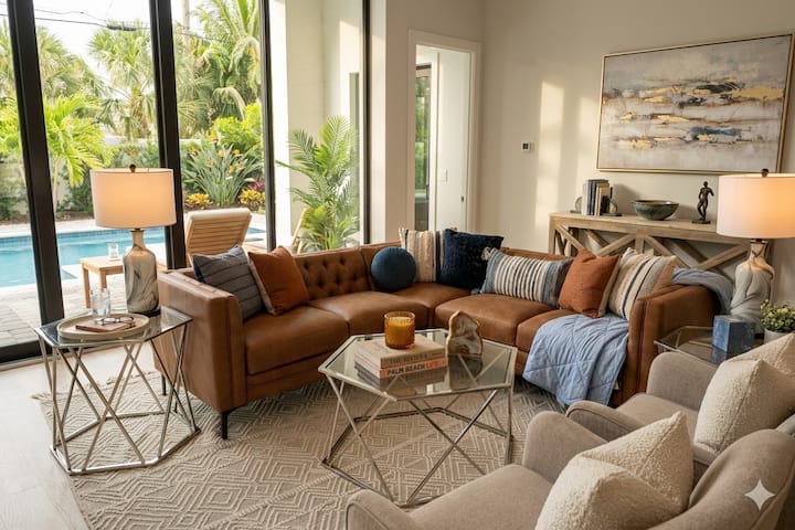 5-Star Naples 4BR: Vanderbilt Beach & Heated Pool photo 3