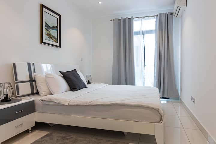 ห้องนอนกว้างขวางออกแบบมาเพื่อความสะดวกสบายและการพักผ่อน