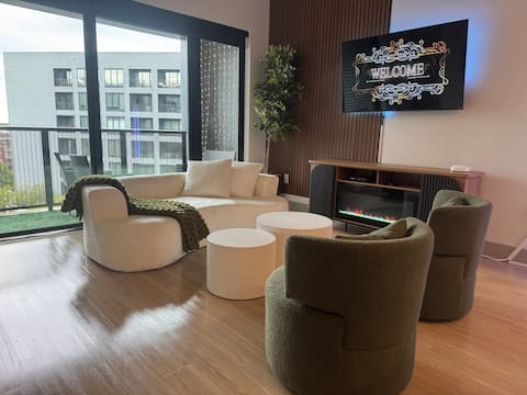 Top Airbnb: Luxury condo in West-Midtown Atlanta in Marietta Street Artery
