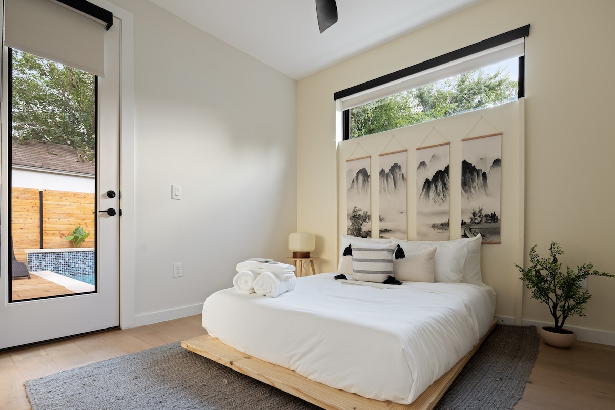 Bedroom with pool access