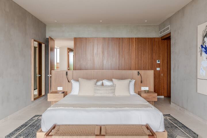 Oceanview Penthouse w/ Dual Infinity Pools