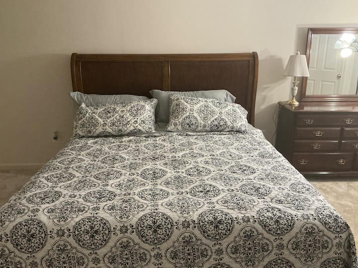 Private Room & Bath Peaceful Secured Location - Hagerstown, MD