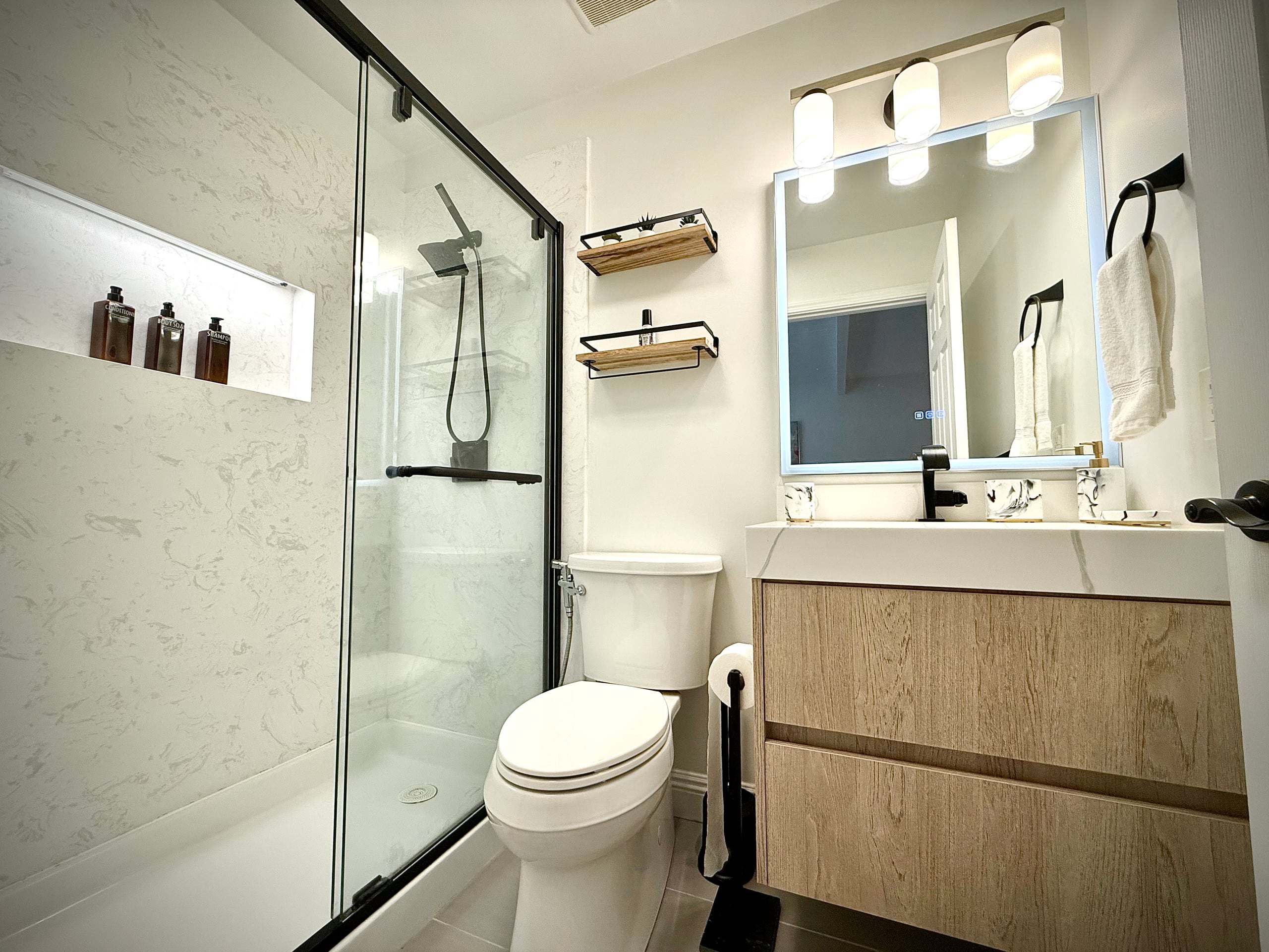 Home in South San Francisco · ★5.0 · 3 bedrooms · 4 beds · 2 private baths - Image 33