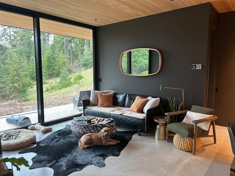Top Airbnb: Mountain Retreat in Saltspring Island