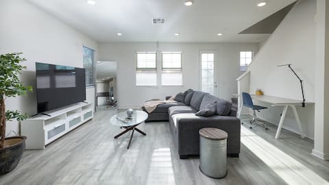 Successful Airbnb property: Cozy Home 15 min from Disney | Family Friendly in Santa Ana