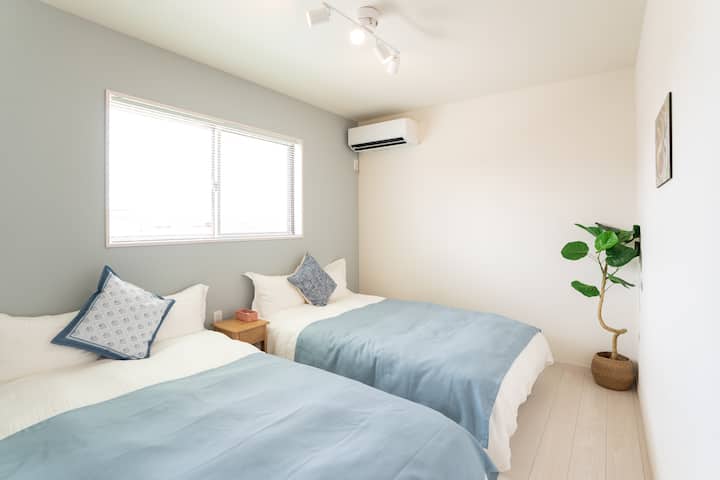 Hay 2 camas semidobles