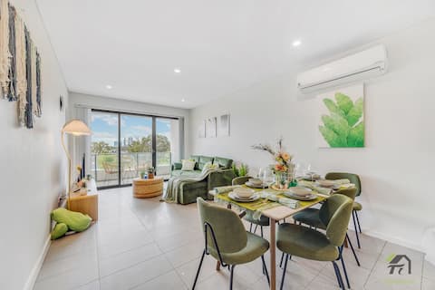 Three-bedroom apartment in the center of Homebush, convenient for travel and shopping