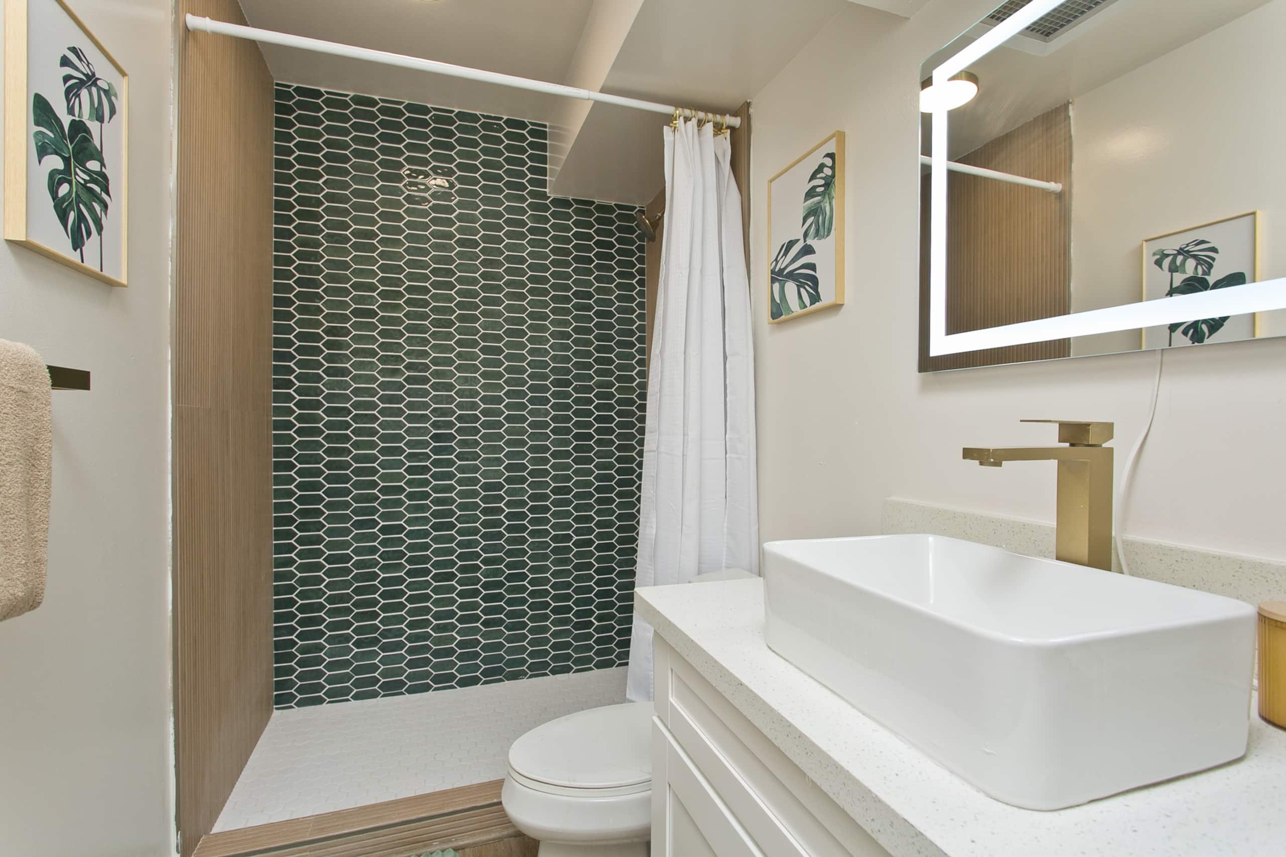 Home in Honolulu · ★4.55 · 2 bedrooms · 3 beds · 2 private baths - Image 16