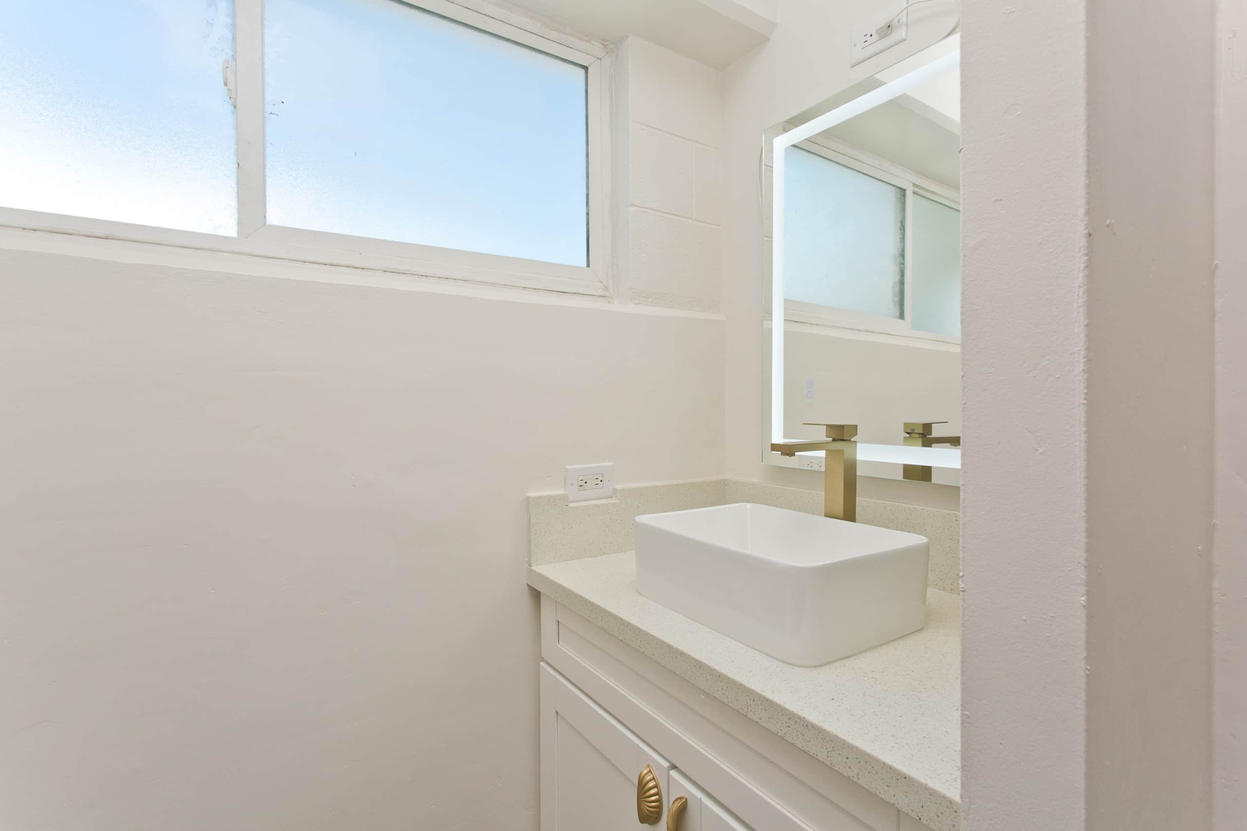 Home in Honolulu · ★4.55 · 2 bedrooms · 3 beds · 2 private baths - Image 17