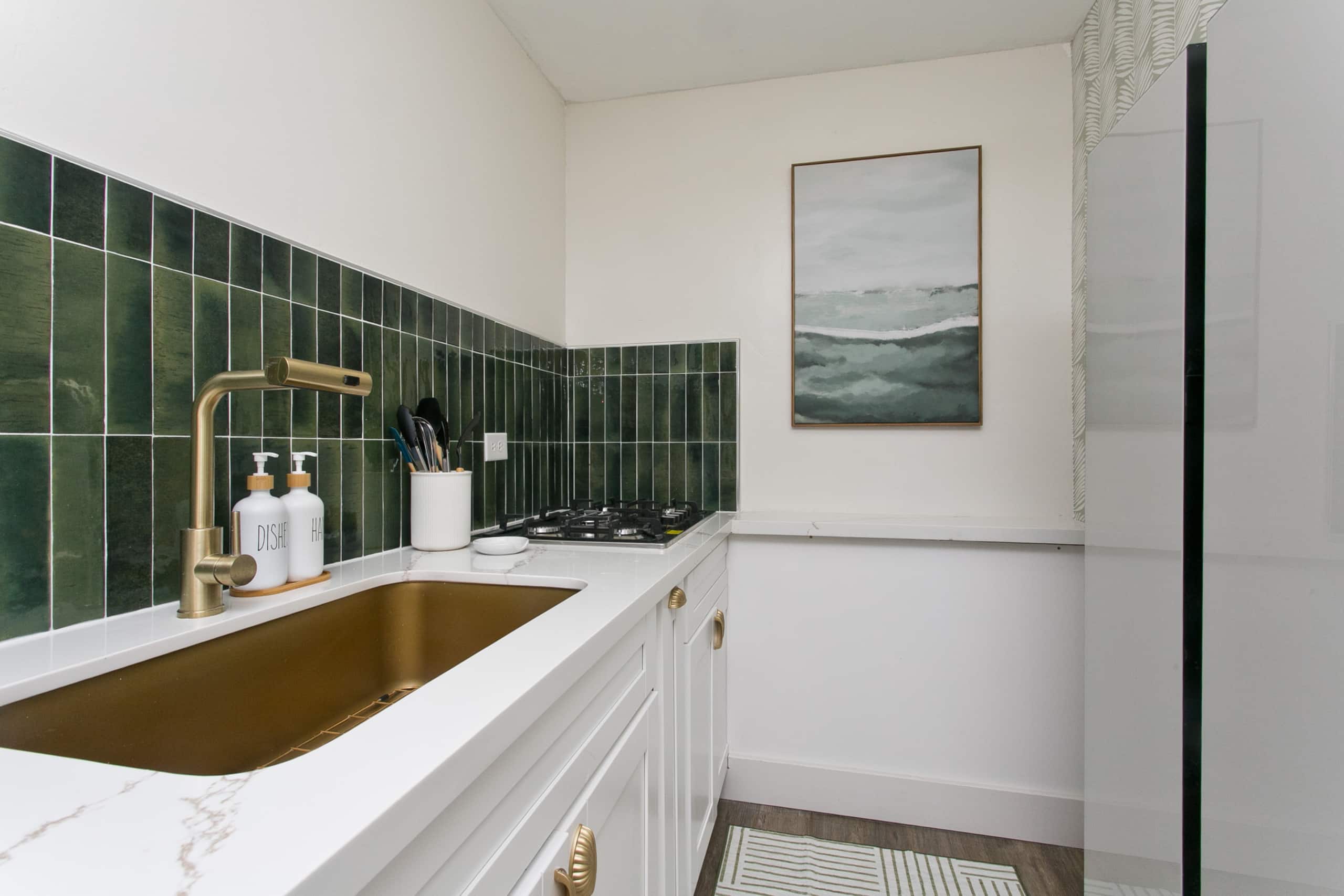 Home in Honolulu · ★4.55 · 2 bedrooms · 3 beds · 2 private baths - Image 7