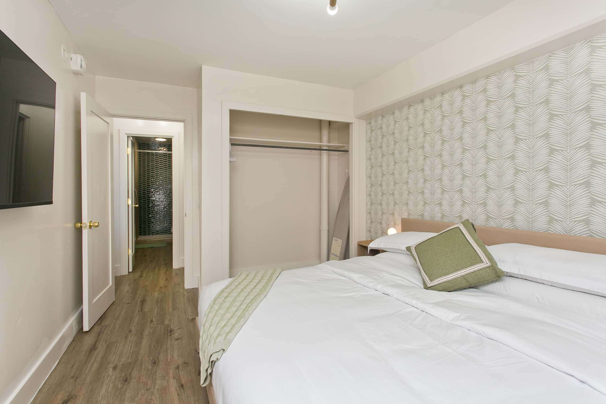 Home in Honolulu · ★4.55 · 2 bedrooms · 3 beds · 2 private baths - Image 12