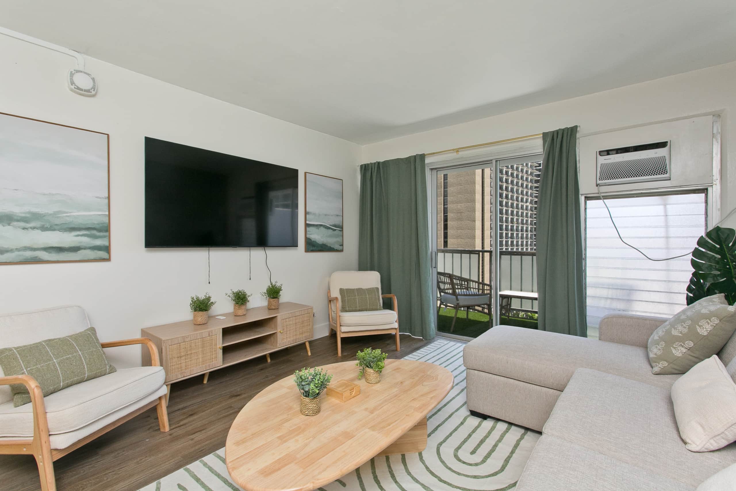 Home in Honolulu · ★4.55 · 2 bedrooms · 3 beds · 2 private baths - Image 4