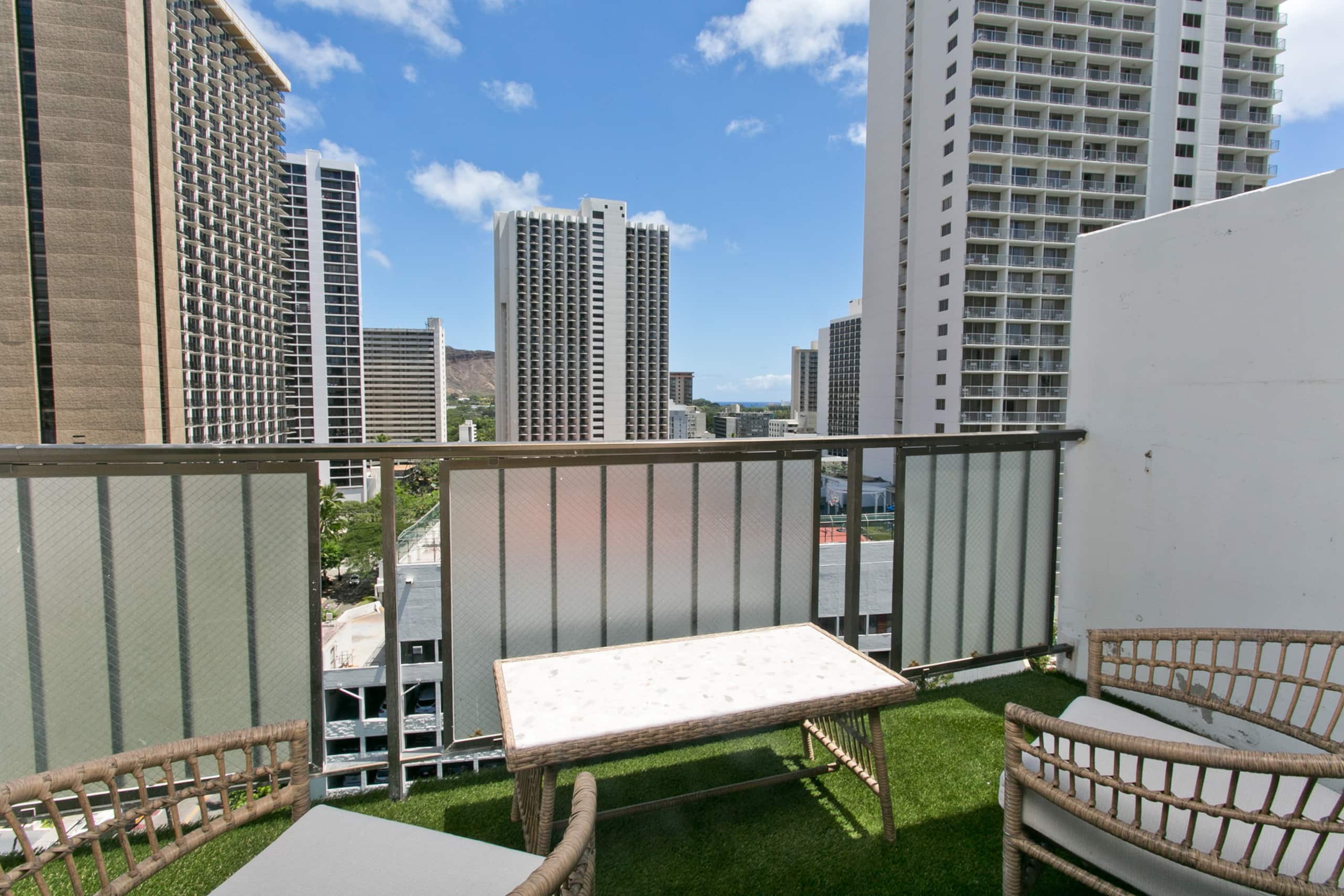 Home in Honolulu · ★4.55 · 2 bedrooms · 3 beds · 2 private baths - Image 18