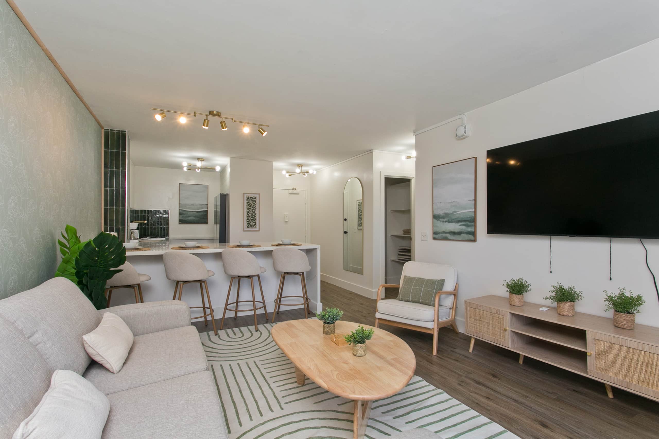 Home in Honolulu · ★4.55 · 2 bedrooms · 3 beds · 2 private baths - Image 8