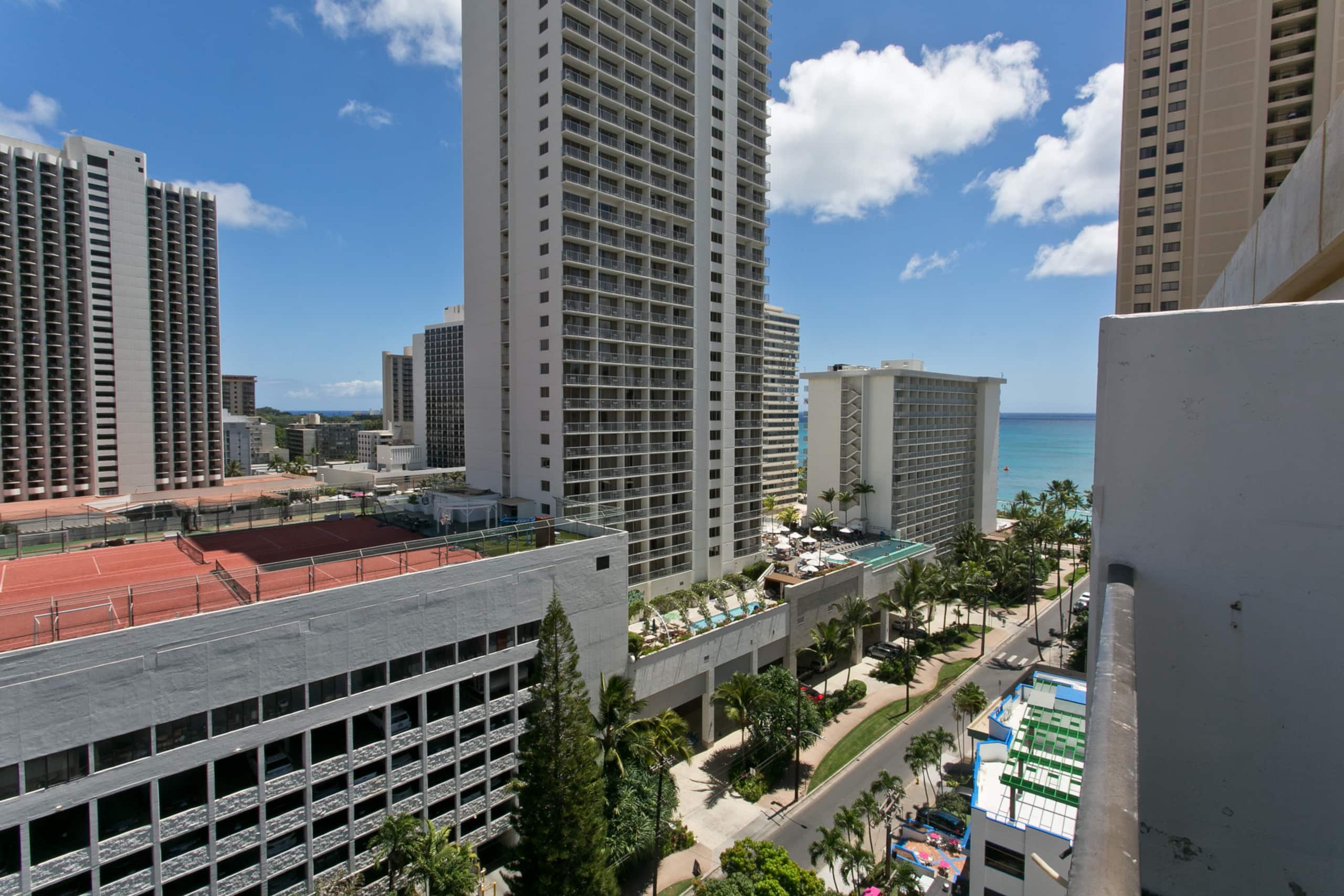 Home in Honolulu · ★4.55 · 2 bedrooms · 3 beds · 2 private baths - Image 19