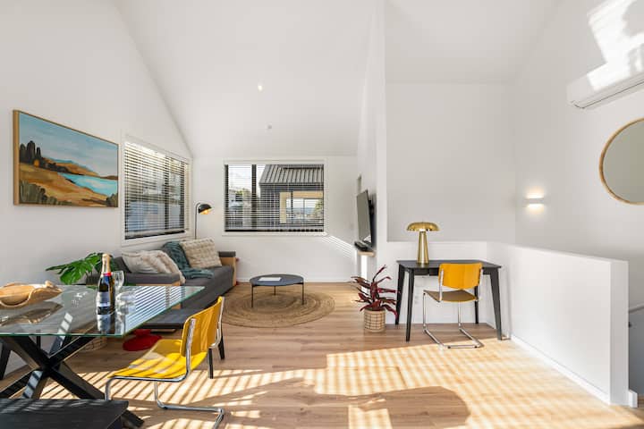 Contemporary Living In Town Centre On Sterling - Queenstown