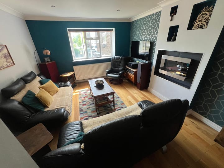 Funky Maisonette - London Gatwick Airport (LGW)