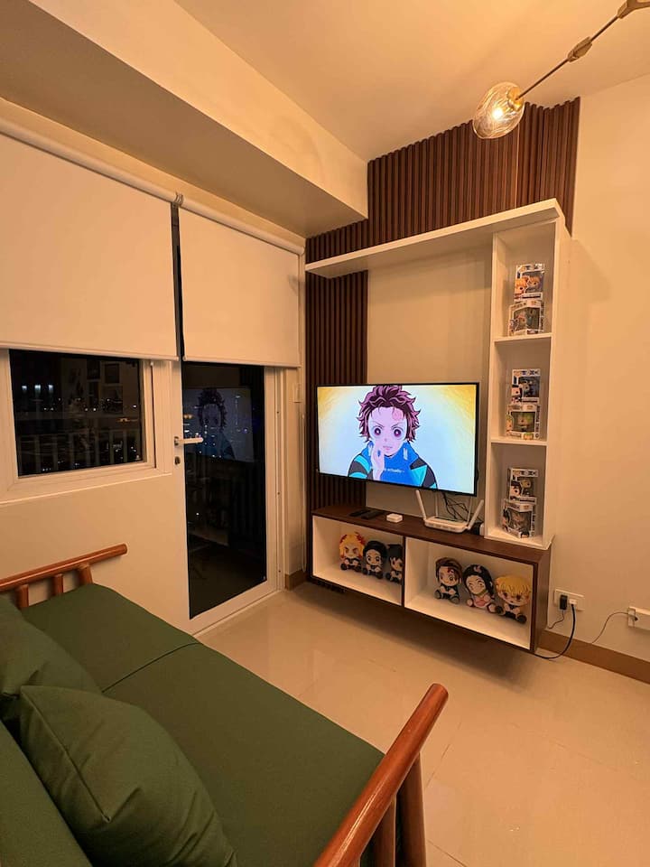 Dare’s Space Iloilo 
Anime-balcony-netflix-wifi - Pavia