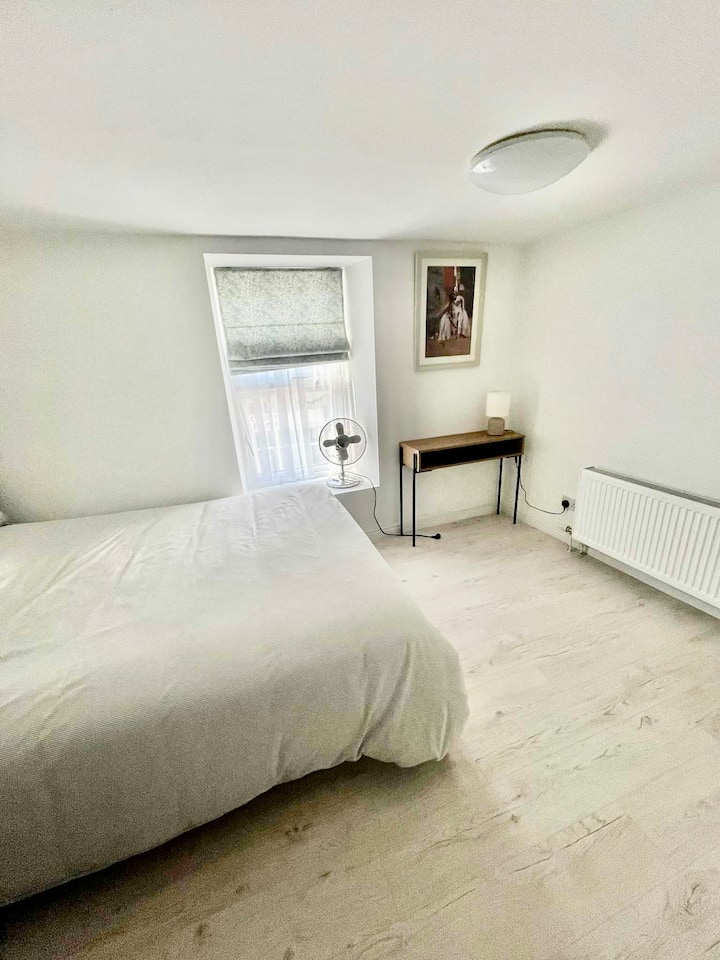 Dhoma e dytë e gjumit me krevat dopio "king"