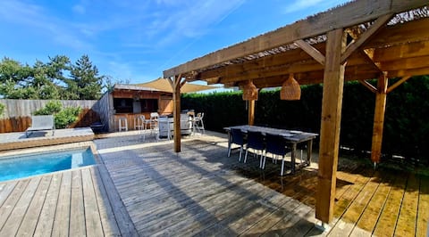 Villa with summer kitchen pool