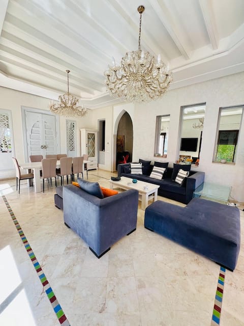 Popular Airbnb listing: Exceptional Villa with Pool in Oulad Hassoune