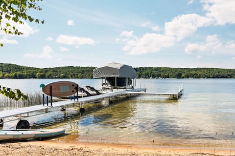 [Lake Cabin] huge beach, dock, kayaks, SUPs, more!