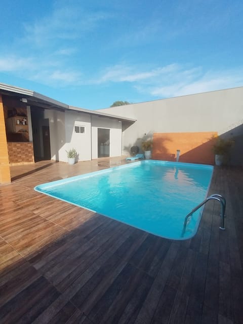 Viana-Cambé PR. suite with pool