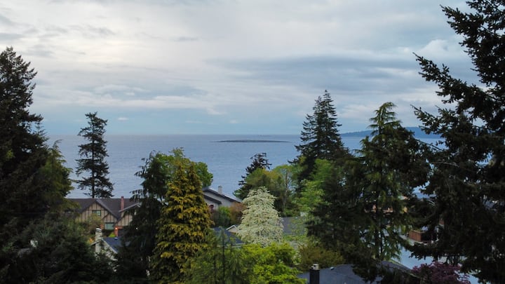 Hammond Bay House - Nanaimo
