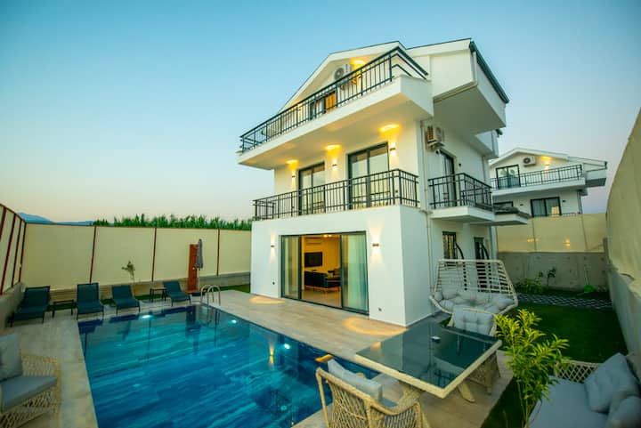 Fethiye Merkez'de Jakuzili Ve Havuzlu Lüks Villa - Fethiye