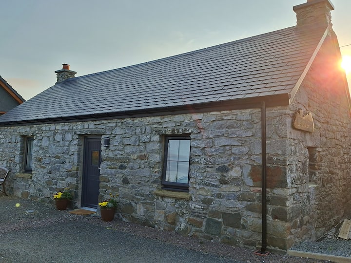 Breakish Traditional Stone Cottage on the Isle of Skye - Houses for Rent in ...