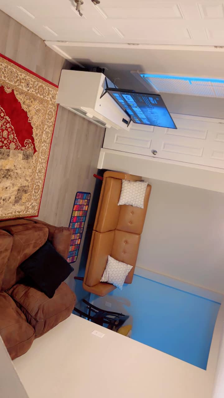 Entire 1br House W/ Huge Driveway - West Jefferson, OH