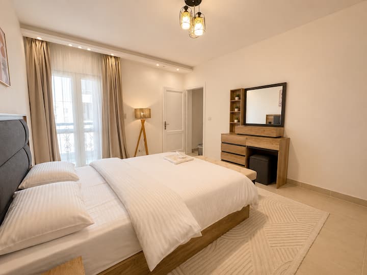 Paradise 2BDR In Rehab City: Bedroom 1