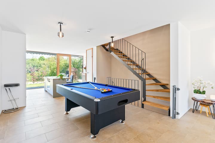 Penthouse21D – Lake • Billiards • Massage • Foosball Table
