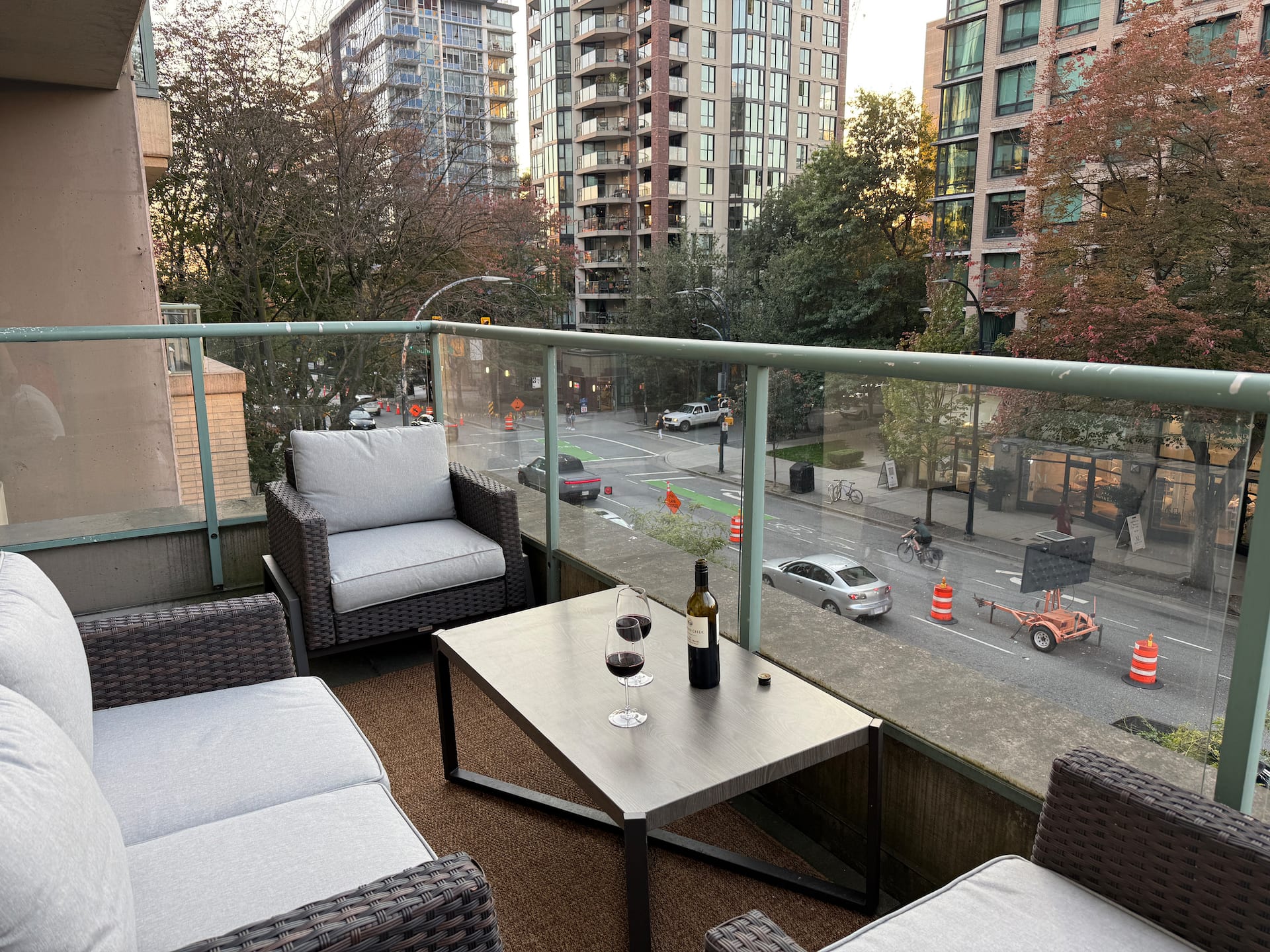 Davie/Burrard Summer Patio •Cool Zoned AC •P Incl