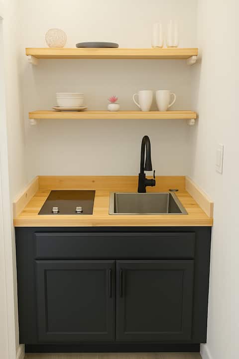 Top Airbnb: Comfortable Budget-Friendly Studio | Prime Area in Miami