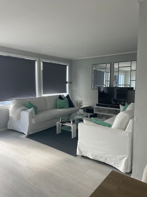 Nice apartment with 2 bedrooms. Bus and parking