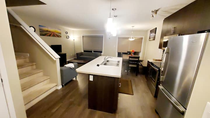 Entertainment Home | Theatre | 4-bed | Garage@yeg - Edmonton