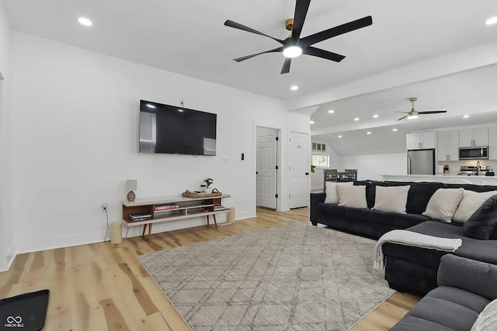 Stylish & Spacious Urban Retreat - インディアナポリス, IN