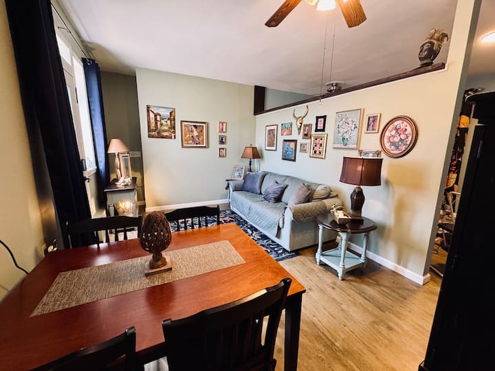 Shabby-chic Coastal Retreat - Pawleys Island, SC