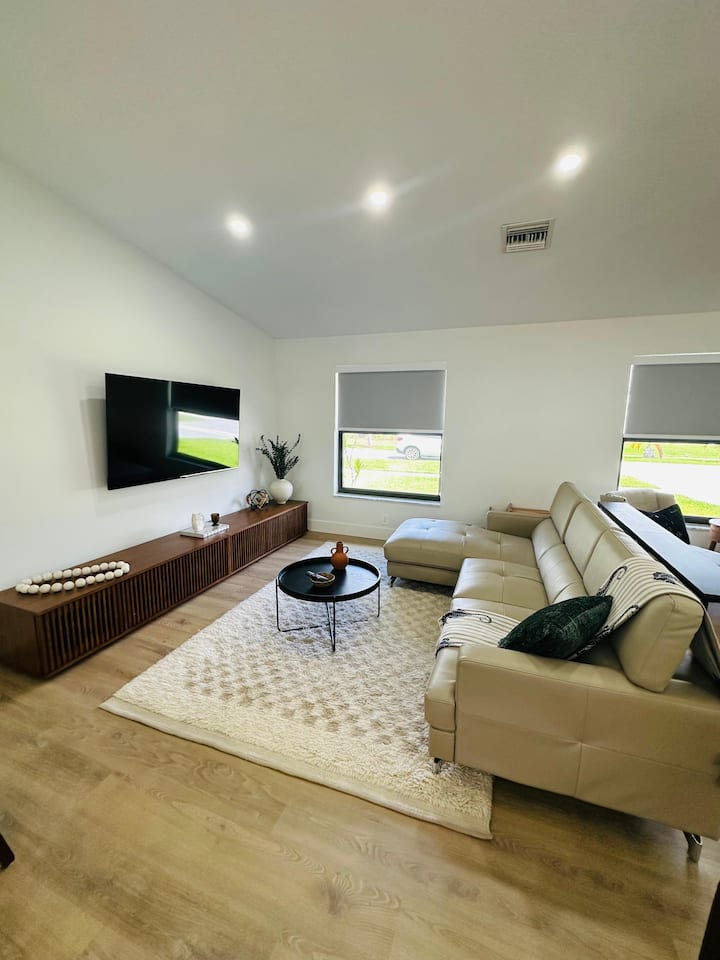 Modern Pool Home • 3br • 10 Min To Deerfield Beach - Coconut Creek, FL